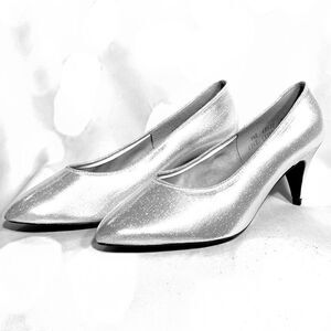 NWOB NOTORIOUS SILVER LAME PUMP 3” HEEL 8.5B